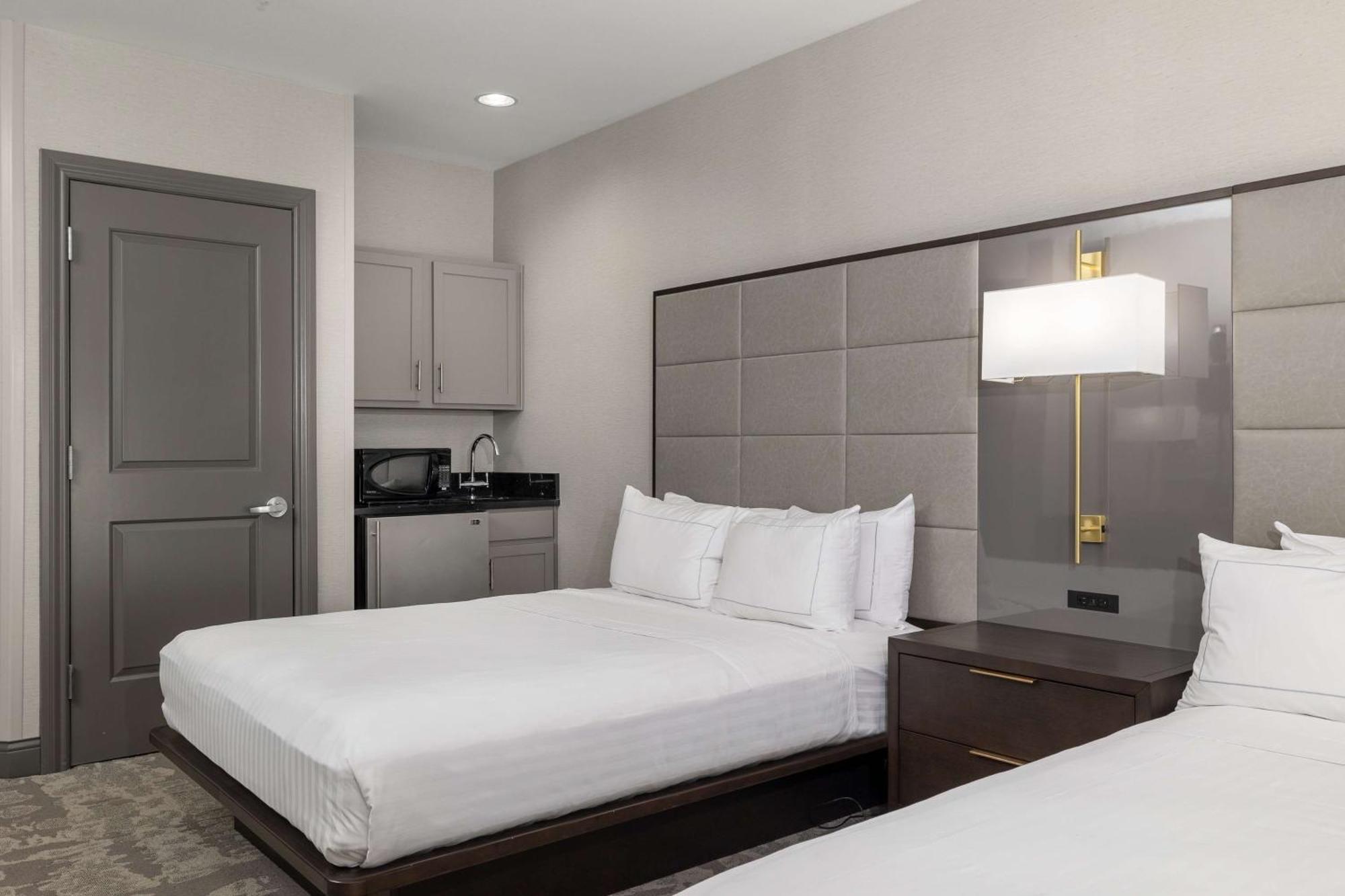 ฮิลตัน พรอเมนาด แอท แบรนสัน แลนดิ้ง โฮเต็ล Hotel ภายนอก รูปภาพ