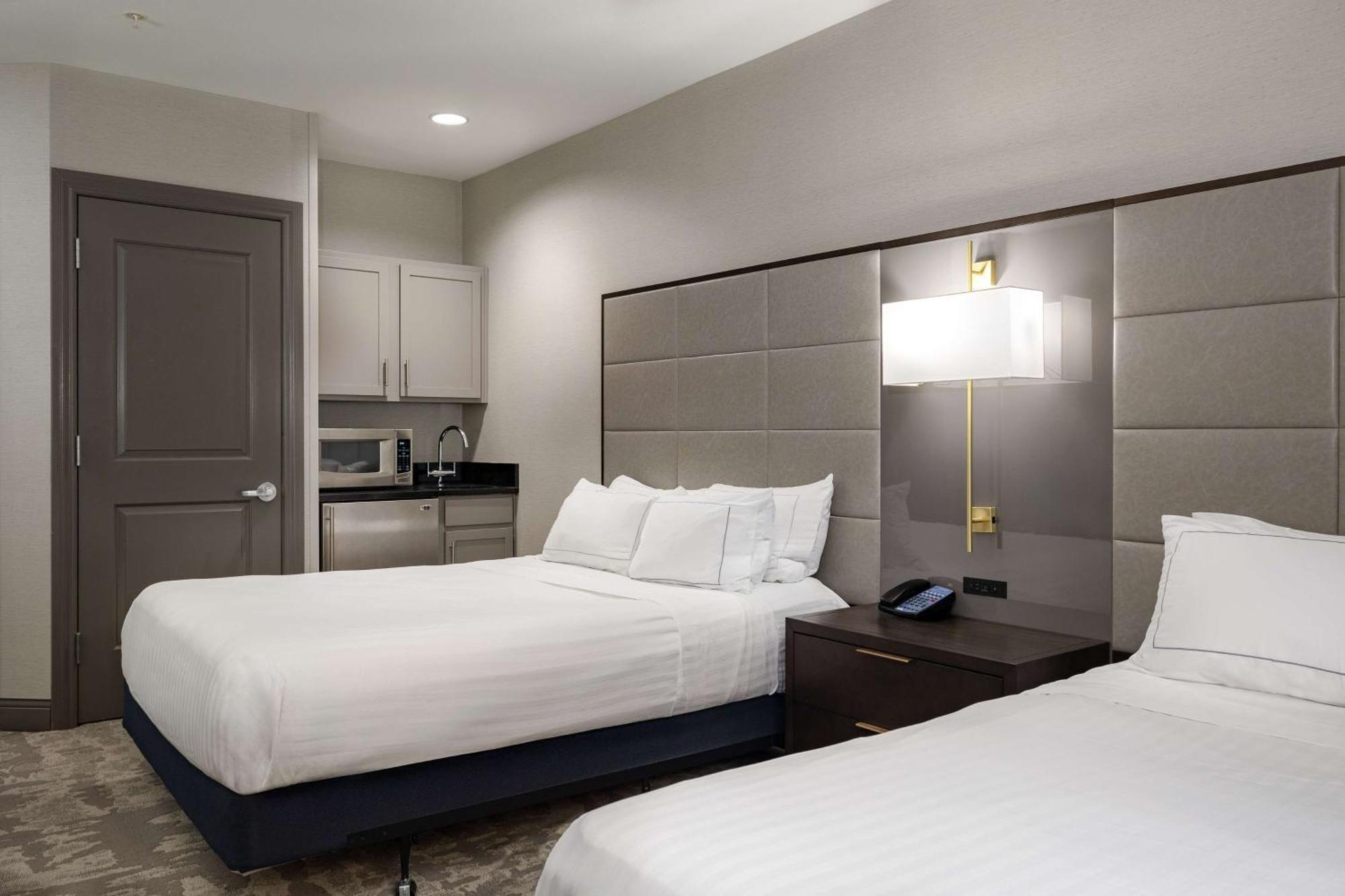ฮิลตัน พรอเมนาด แอท แบรนสัน แลนดิ้ง โฮเต็ล Hotel ภายนอก รูปภาพ