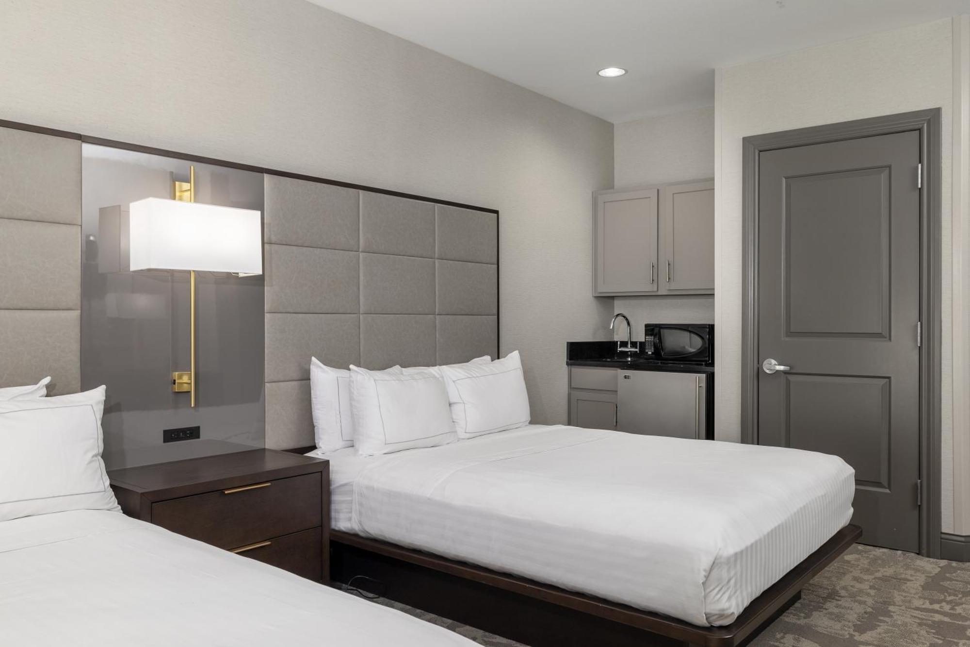 ฮิลตัน พรอเมนาด แอท แบรนสัน แลนดิ้ง โฮเต็ล Hotel ภายนอก รูปภาพ